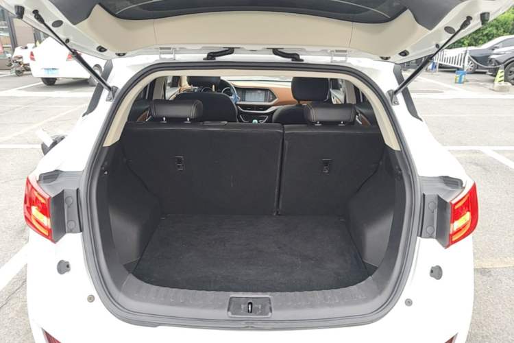 Used Zotye T300 2017 1.5L Manual Luxury Model Trunk