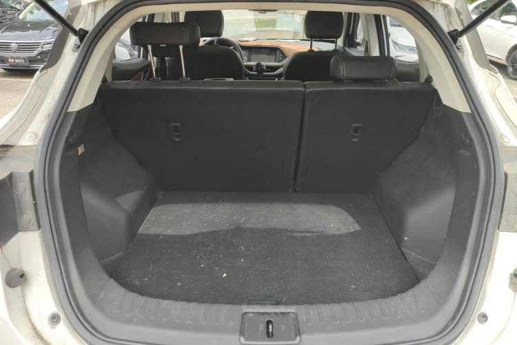 Used Zotye T300 2017 1.5T CVT Luxury Model Trunk