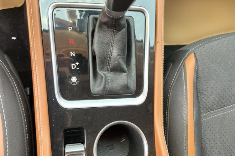 Used Zotye T300 2018 1.5L CVT Luxury Model Interior 9