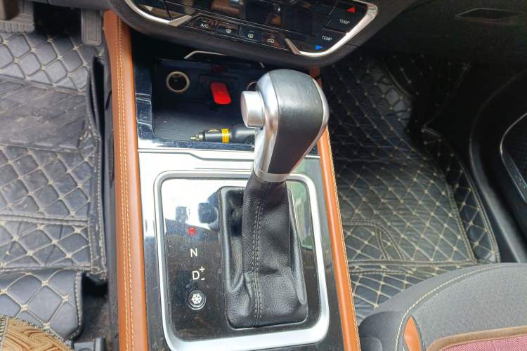 Used Zotye T300 2018 1.5L CVT Luxury Model Gear Lever