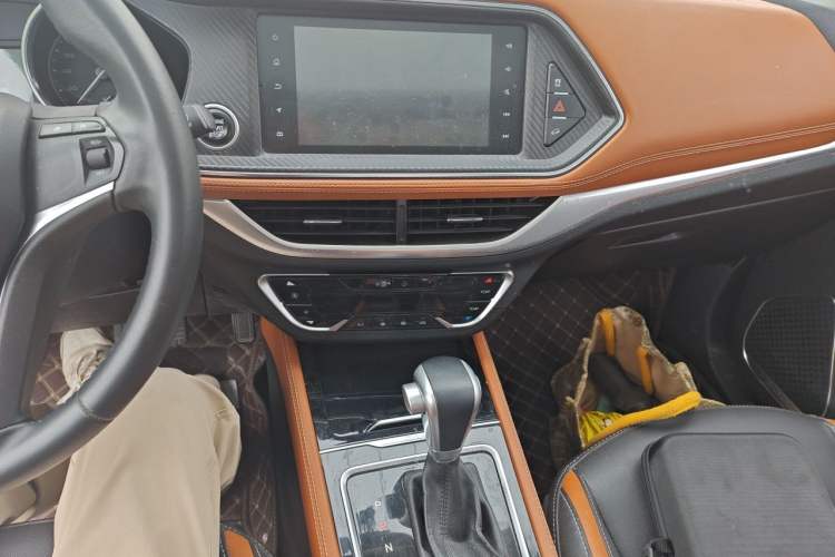 Used Zotye T300 2018 1.5L CVT Deluxe Model Audio And AC Panel