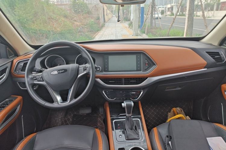 Used Zotye T300 2018 1.5L CVT Deluxe Model Center Console