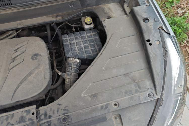 Used Zotye T300 2018 1.5L CVT Deluxe Model Engine Bay Left