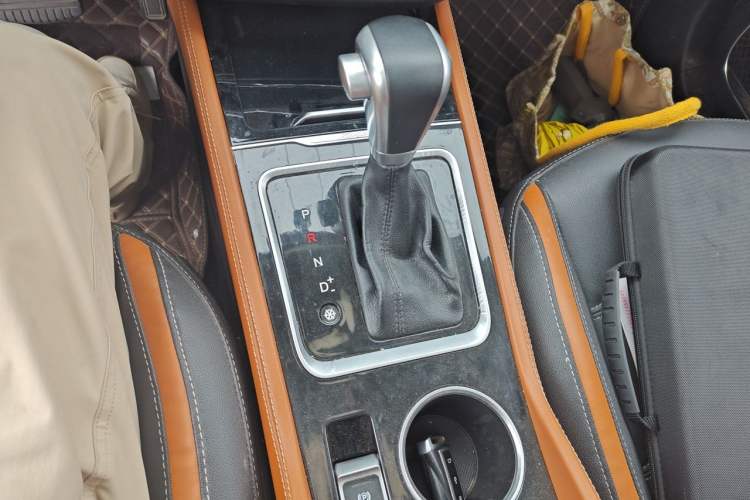 Used Zotye T300 2018 1.5L CVT Deluxe Model Gear Lever