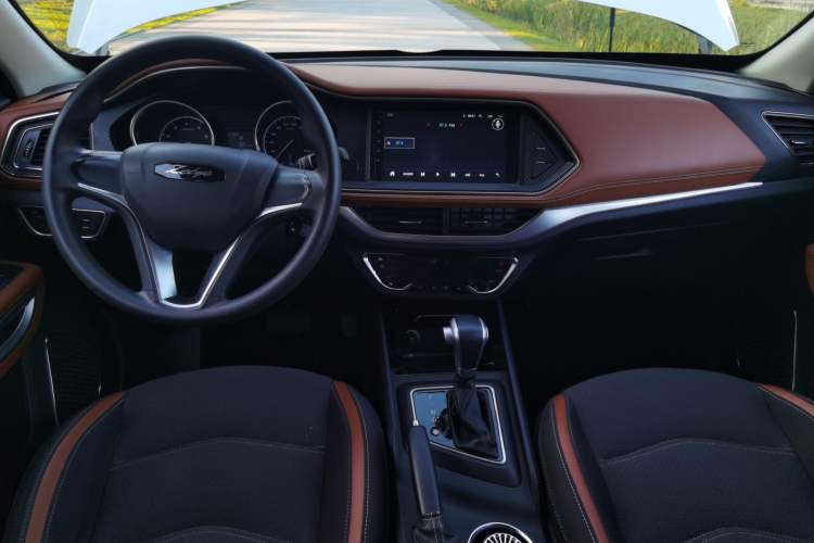 Used Zotye T300 2018 1.5L CVT Elite Model Center Console