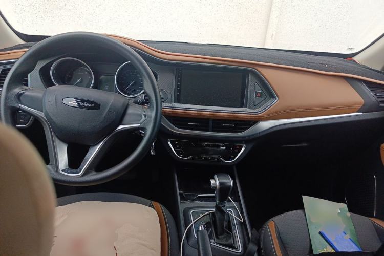 Used Zotye T300 2018 1.5L CVT Elite Model Center Console