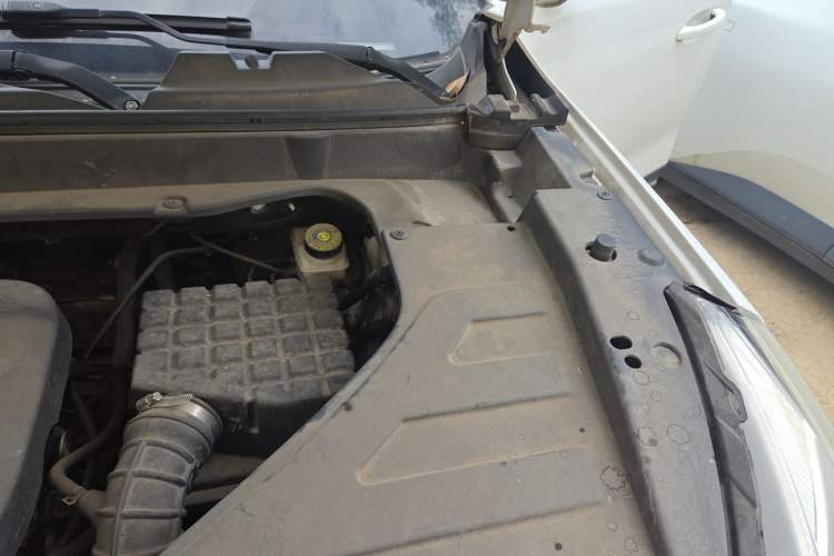 Used Zotye T300 2018 1.5L CVT Luxury Model Engine Bay Left