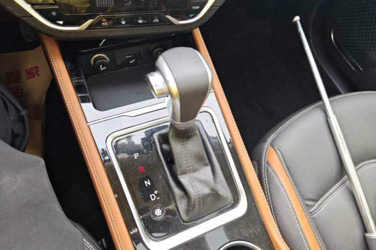 Used Zotye T300 2018 1.5L CVT Deluxe Model Gear Lever