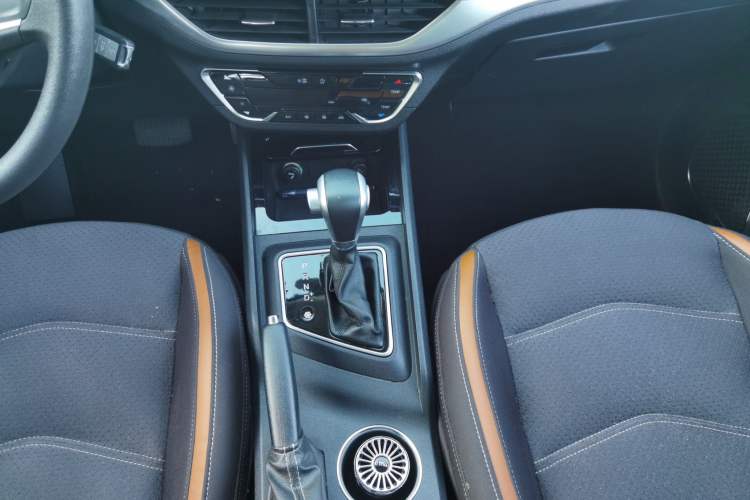 Used Zotye T300 2018 1.5L CVT Elite Model Gear Lever