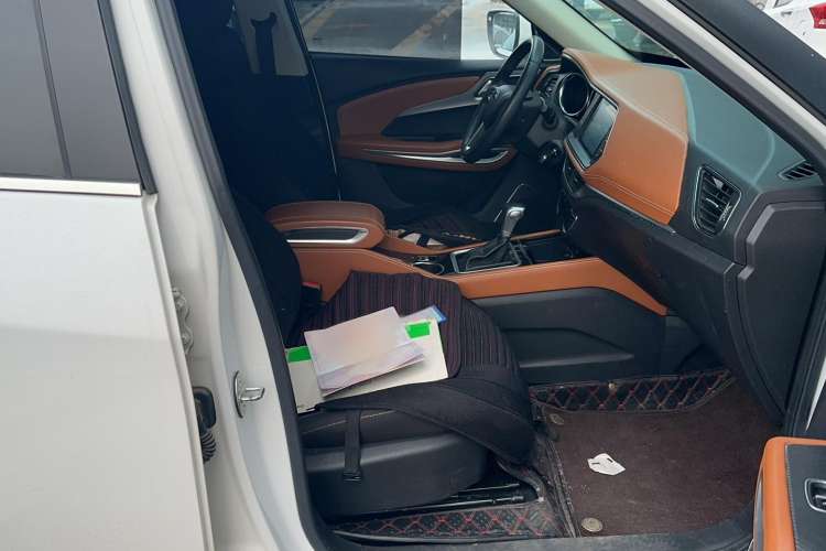 Used Zotye T300 2018 1.5L CVT Luxury Model Interior 1