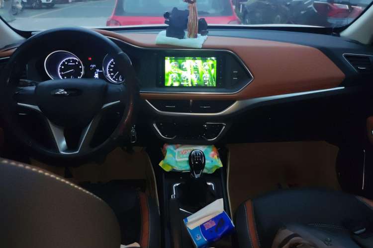 Used Zotye T300 2019 1.5L Manual "Xiao Qiang" Edition Center Console