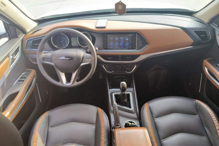Used Zotye T300 2019 1.5L Manual "Xiao Qiang" Edition Center Console
