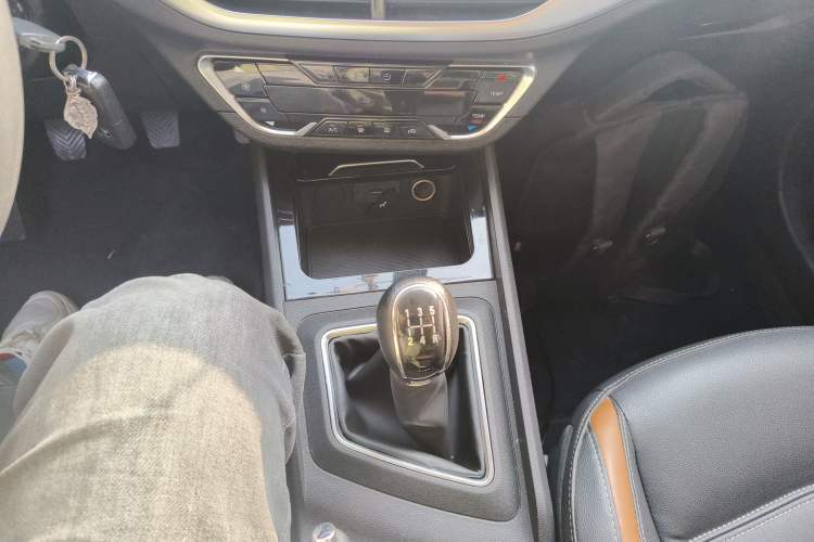 Used Zotye T300 2019 1.5L Manual "Xiao Qiang" Edition Gear Lever