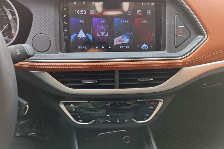 Used Zotye T300 2023 T300L 1.5L Manual Standard Edition Audio And AC Panel
