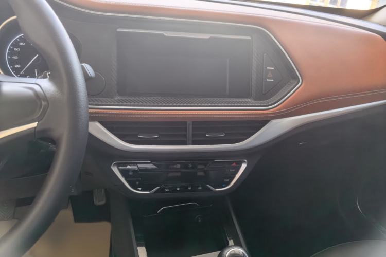 Used Zotye T300 2023 T300L 1.5L Manual Standard Edition Audio And AC Panel