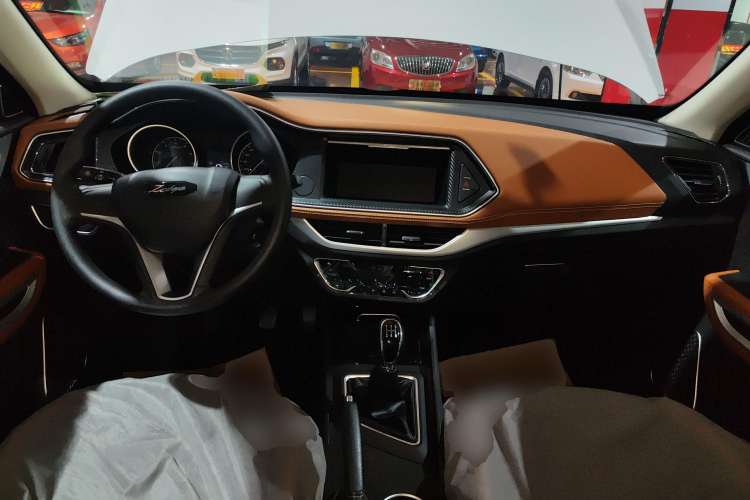 Used Zotye T300 2023 T300L 1.5L Manual Standard Edition Center Console