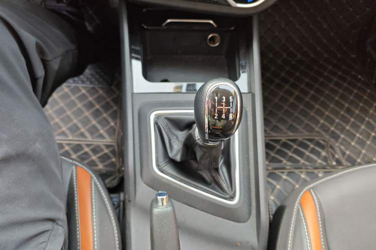 Used Zotye T300 2023 T300L 1.5L Manual Standard Edition Gear Lever