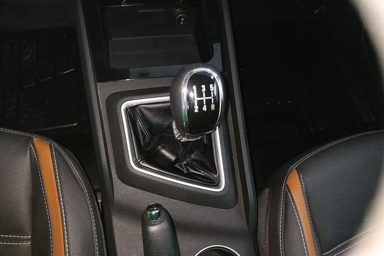 Used Zotye T300 2023 T300L 1.5L Manual Standard Edition Gear Lever