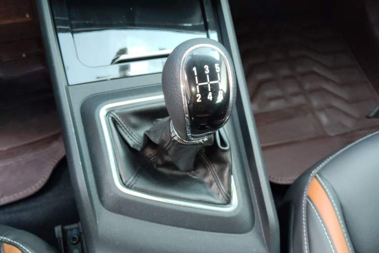 Used Zotye T300 2023 T300L 1.5L Manual Standard Edition Gear Lever