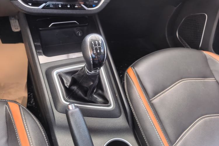 Used Zotye T300 2023 T300L 1.5L Manual Standard Edition Gear Lever