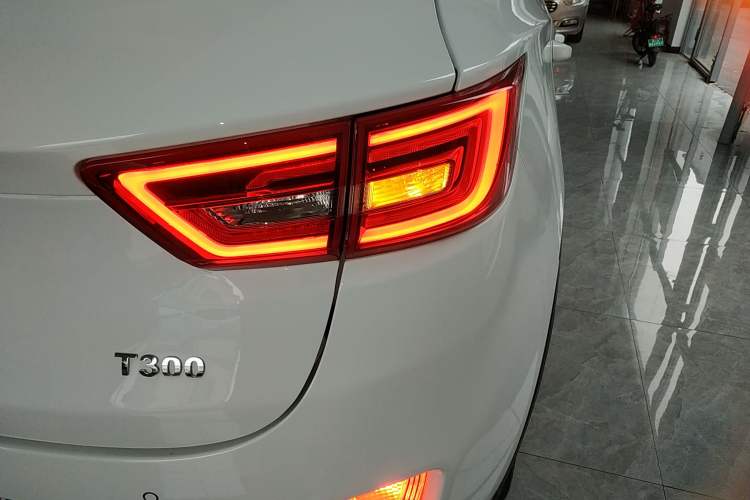 Used Zotye T300 2023 T300L 1.5L Manual Standard Edition Right Rear Taillight