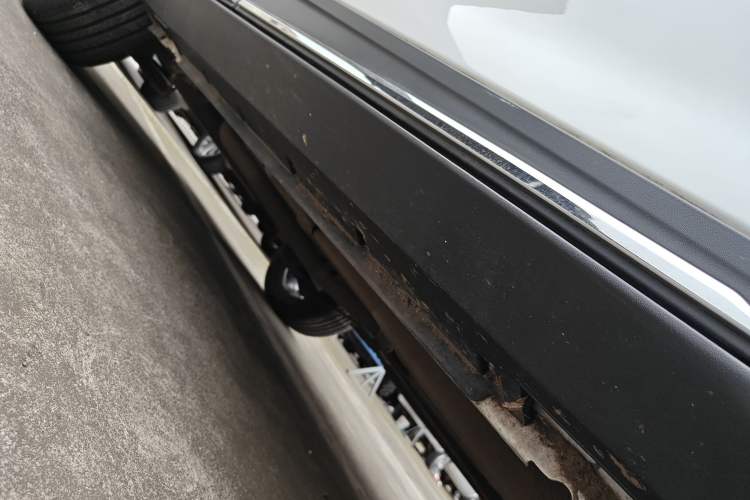 Used Zotye T300 2023 T300L 1.5L Manual Standard Edition Right Side Sill