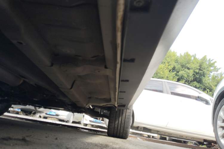 Used Zotye T300 2023 T300L 1.5L Manual Standard Edition Right Side Sill