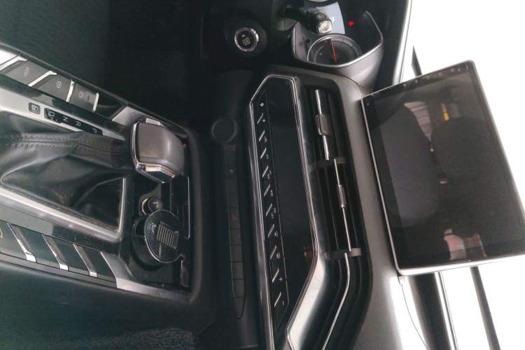 Used Zotye T500 2018 1.5T Automatic Luxury Model Audio And AC Panel
