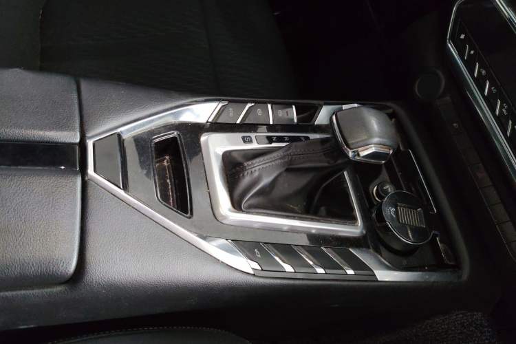 Used Zotye T500 2018 1.5T Automatic Luxury Model Gear Lever