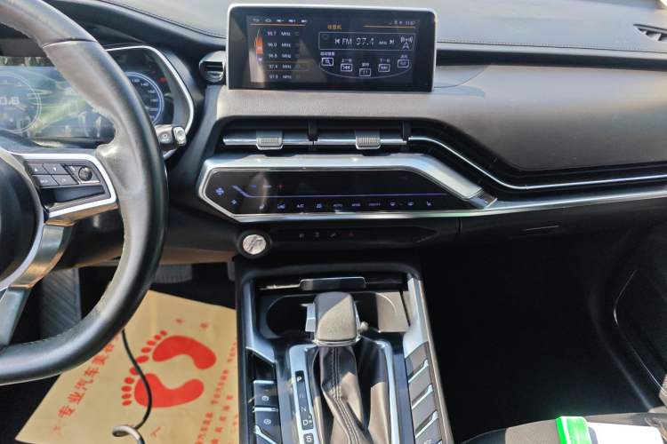 Used Zotye T500 2018 1.5T Automatic Smart Connected Prestige Model Audio And AC Panel