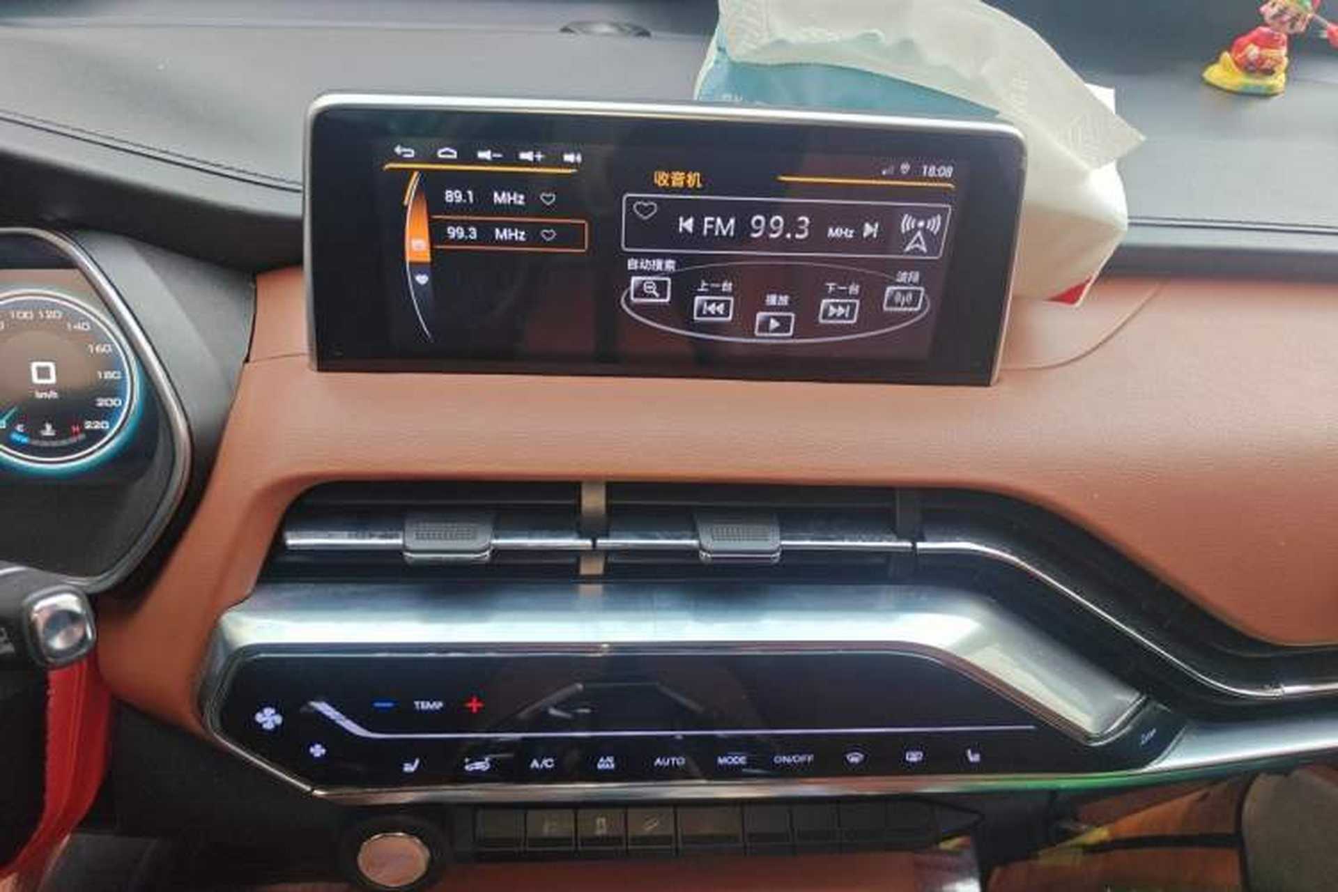 Used Zotye T500 2018 1.5T Automatic Smart Connected Prestige Model Audio And AC Panel