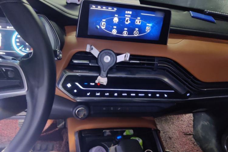 Used Zotye T500 2018 1.5T Automatic Smart Connected Prestige Model Audio And AC Panel