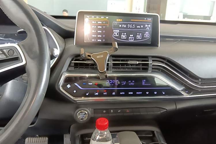 Used Zotye T500 2018 1.5T Automatic Smart Connected Prestige Model Audio And AC Panel