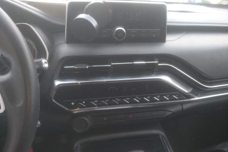 Used Zotye T500 2018 1.5T Automatic Luxury Model Audio And AC Panel