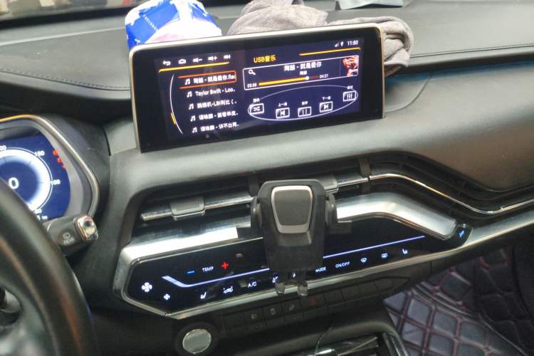 Used Zotye T500 2018 1.5T Automatic Smart Connected Prestige Model Audio And AC Panel