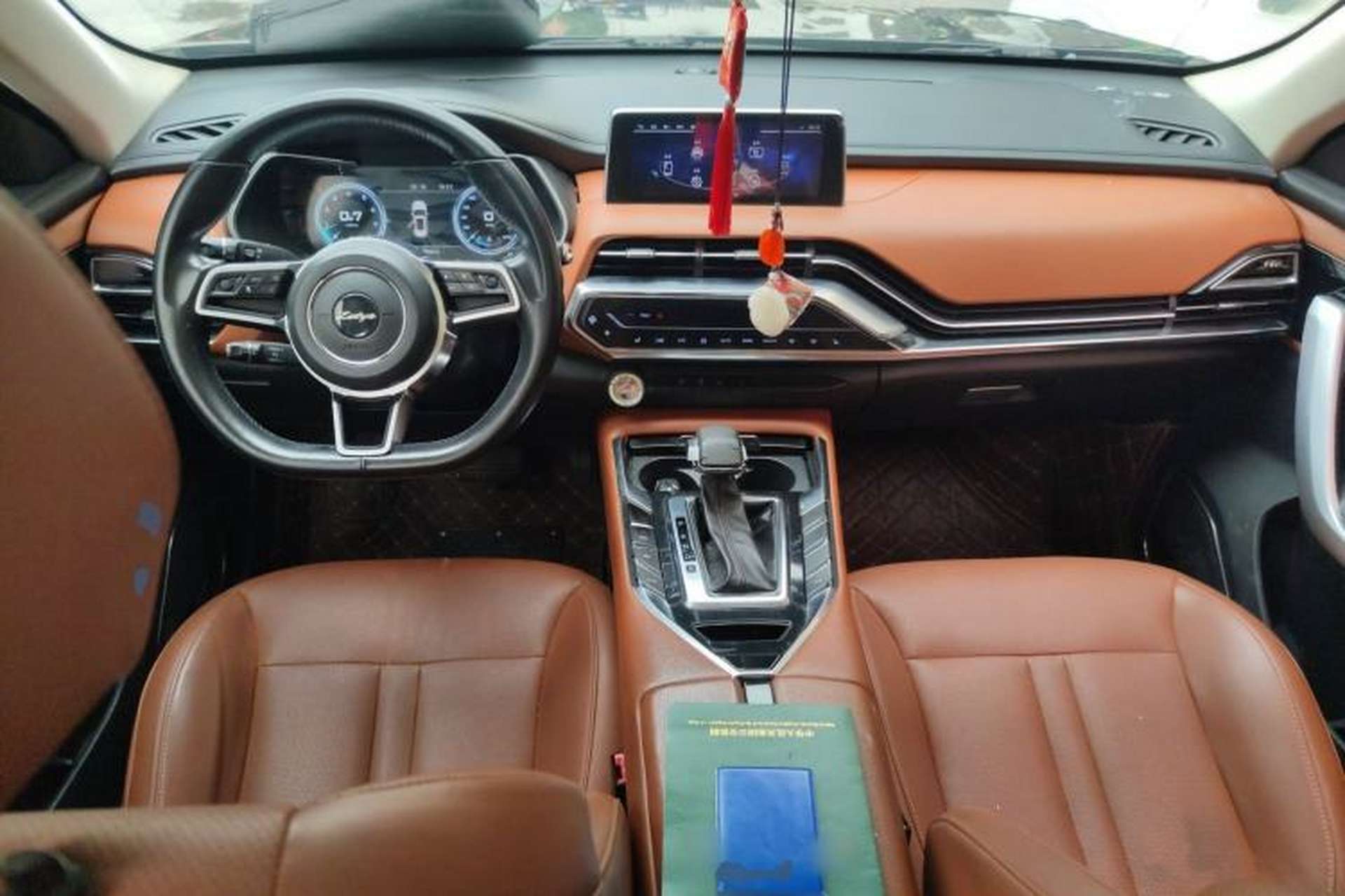 Used Zotye T500 2018 1.5T Automatic Smart Connected Prestige Model Center Console