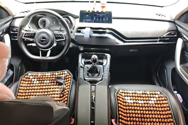 Used Zotye T500 2018 1.5T Manual Luxury Model Center Console