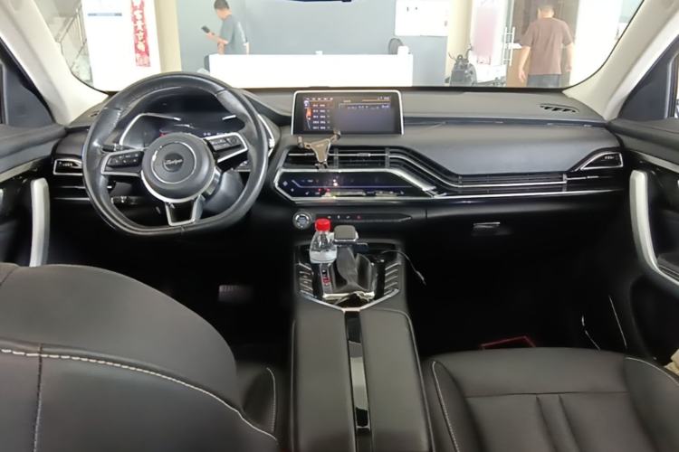 Used Zotye T500 2018 1.5T Automatic Smart Connected Prestige Model Center Console