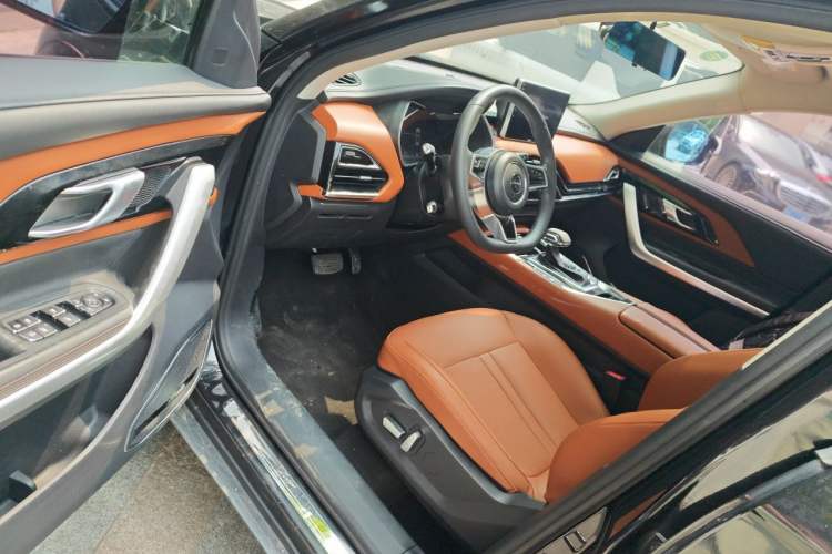 Used Zotye T500 2018 1.5T Automatic Smart Connected Prestige Model Driver Seat