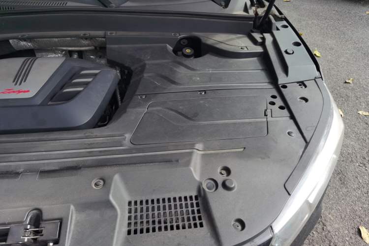 Used Zotye T500 2018 1.5T Manual Luxury Model Engine Bay Left