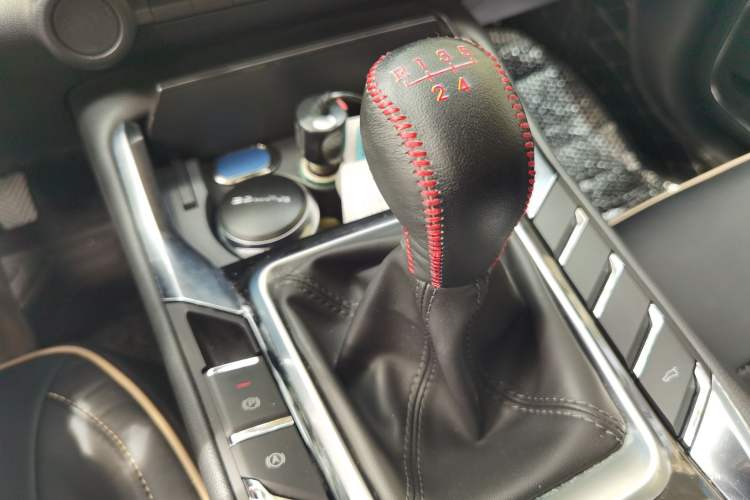 Used Zotye T500 2018 1.5T Manual Luxury Model Gear Lever