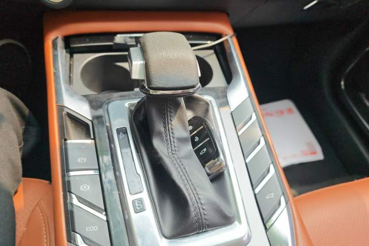 Used Zotye T500 2018 1.5T Automatic Smart Connected Prestige Model Gear Lever