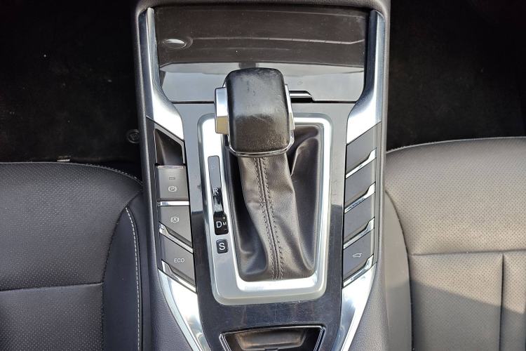 Used Zotye T500 2018 1.5T Automatic Smart Connected Prestige Model Gear Lever