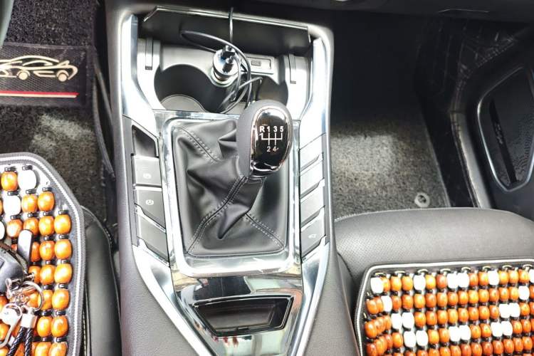 Used Zotye T500 2018 1.5T Manual Luxury Model Gear Lever