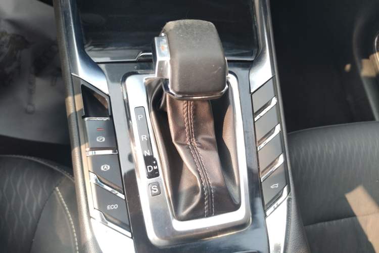 Used Zotye T500 2018 1.5T Automatic Luxury Model Gear Lever