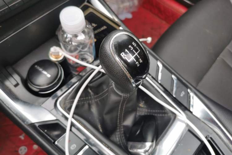 Used Zotye T500 2018 1.5T Manual Luxury Model Gear Lever