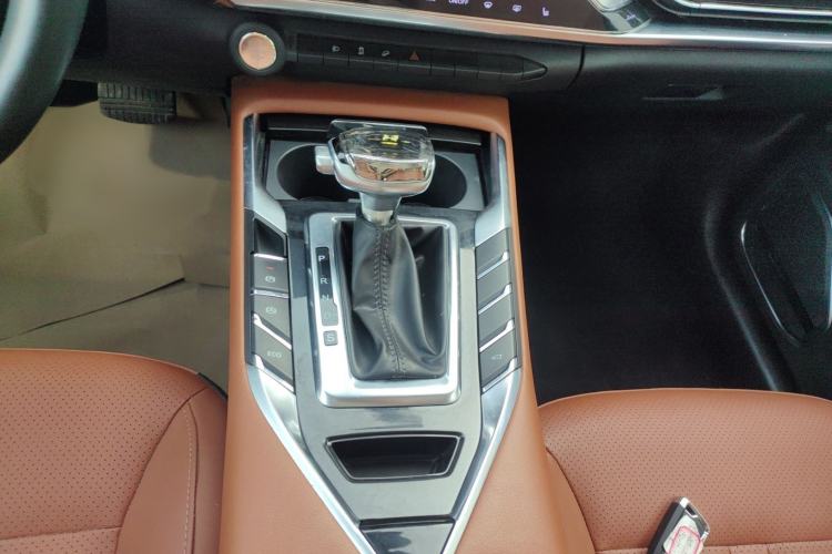 Used Zotye T500 2018 1.5T Automatic Smart Connected Prestige Model Gear Lever