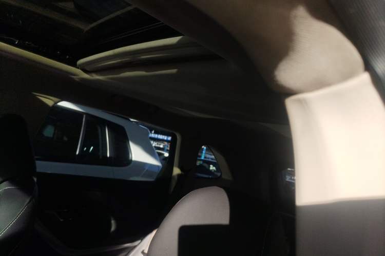 Used Zotye T500 2018 1.5T Automatic Luxury Model Headliner