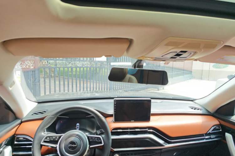 Used Zotye T500 2018 1.5T Automatic Smart Connected Prestige Model Headliner