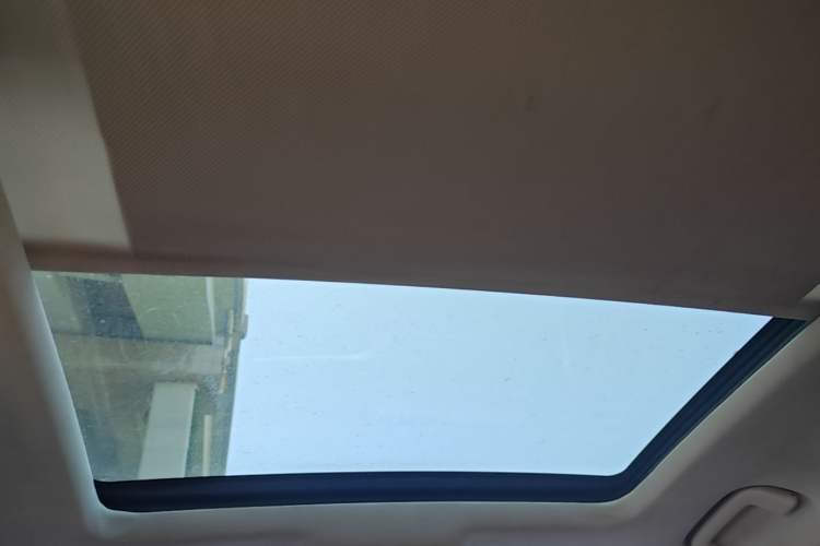 Used Zotye T500 2018 1.5T Automatic Smart Connected Prestige Model Headliner